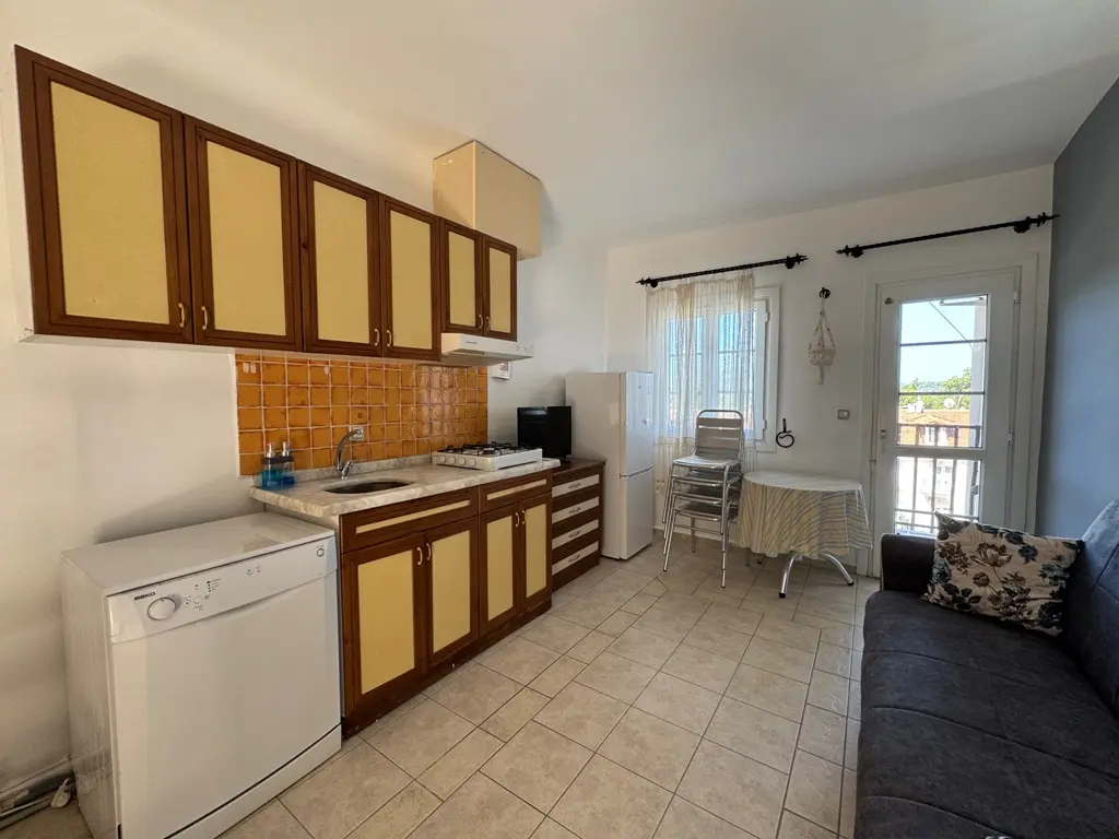 Fitted kitchen